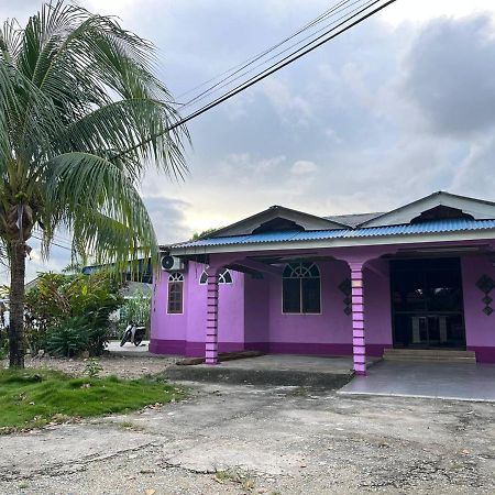 Lavender Homestay Desa Chendering 3 Bedrooms Kuala Terengganu Exterior photo