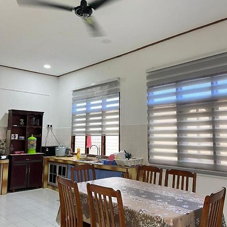Lavender Homestay Desa Chendering 3 Bedrooms Kuala Terengganu Exterior photo
