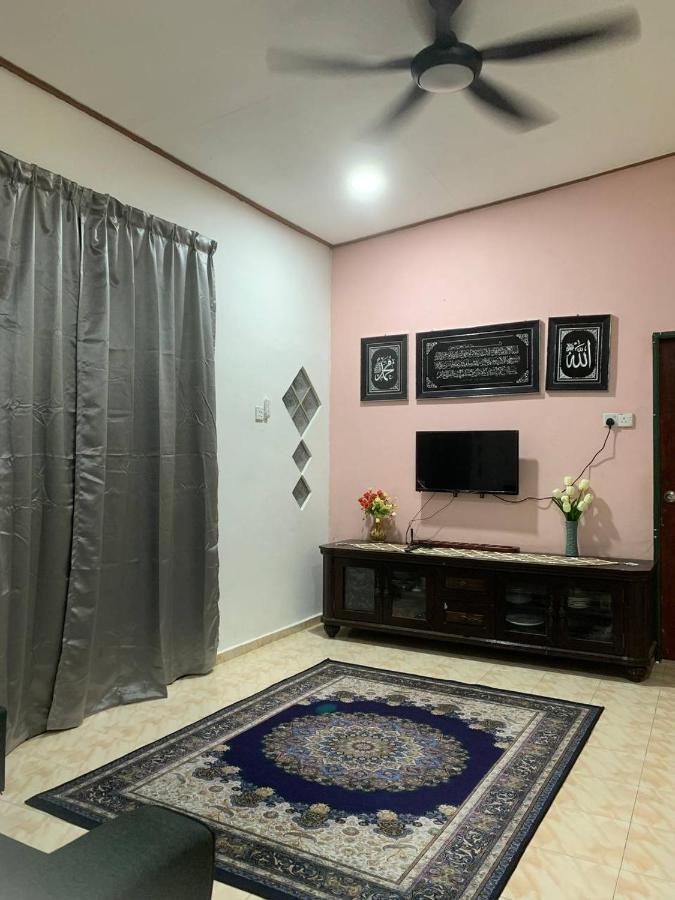 Lavender Homestay Desa Chendering 3 Bedrooms Kuala Terengganu Exterior photo